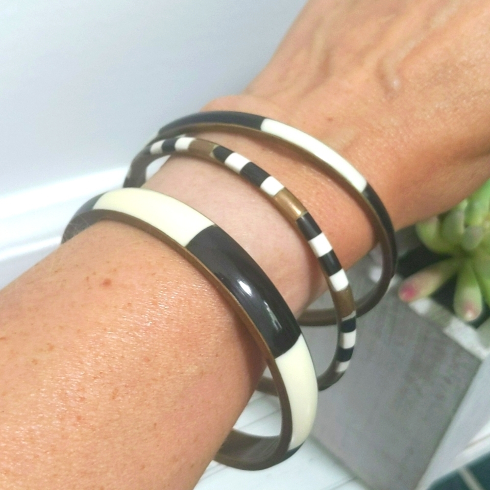 EUC Black, White & Gold Bangle Bracelet Set - Costume Jewelry